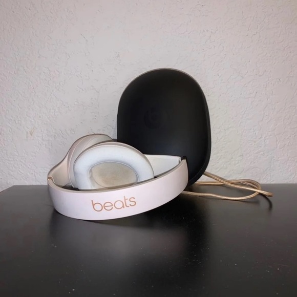 Limited edition Beats by Dr Dre Studio 3 wireless - Picture 2 of 3